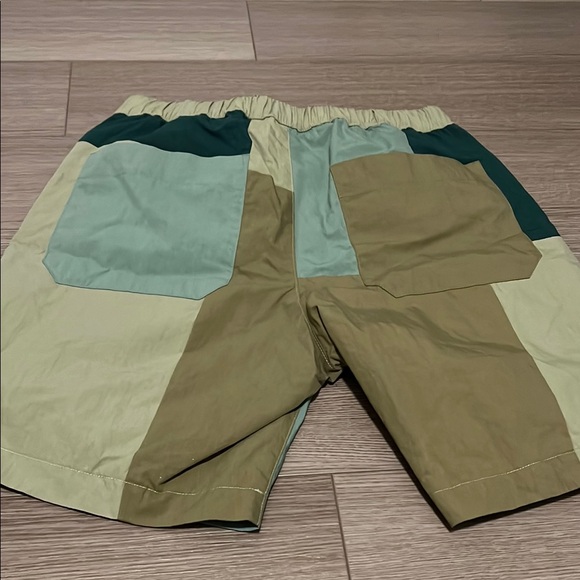 Colorblock tech Shorts with Logo Patch - Picture 6 of 6